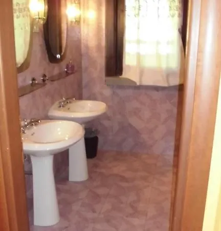 Luna Bed & Breakfast 2*